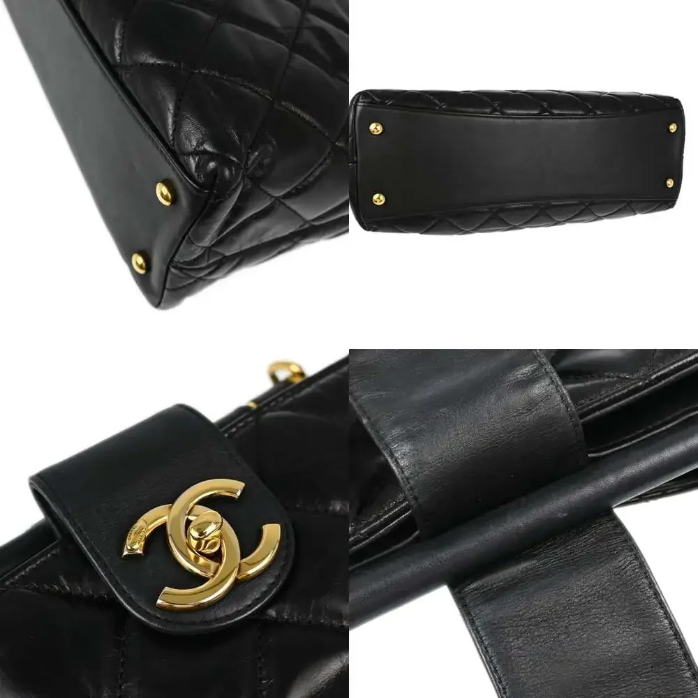Chanel Quilted Aged Calfskin Gold Bar Tote Black - Picture 4 of 4